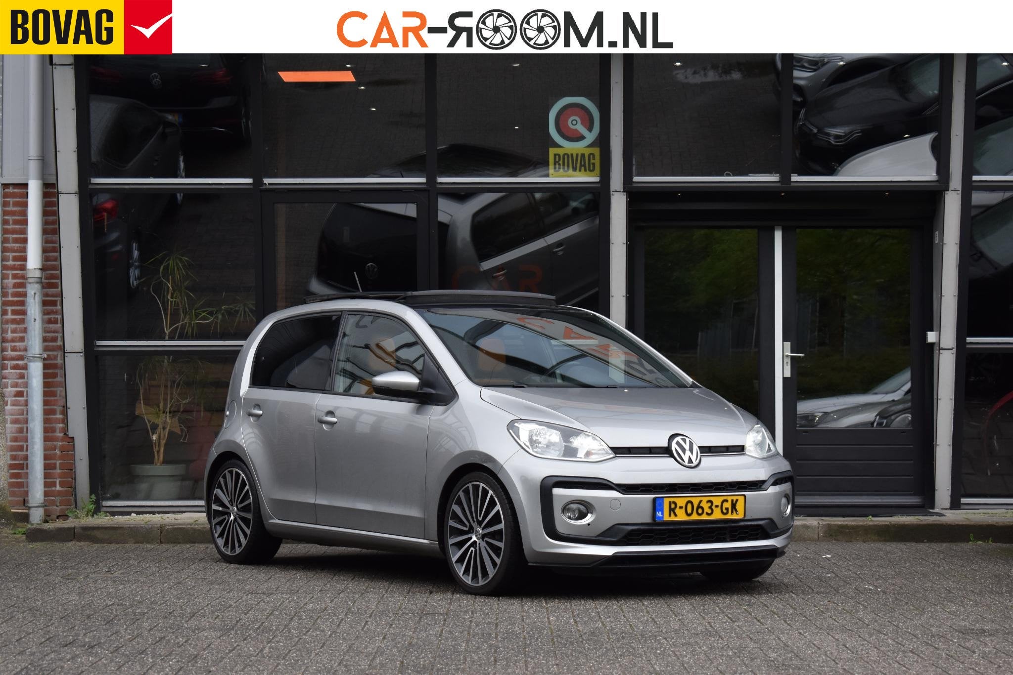 Volkswagen Up! 1.0 TSI BMT cross up! Airco Pano Stoelverwarm, Auto's, Volkswagen, Dealer onderhouden, Stof, Gebruikt, 4 stoelen