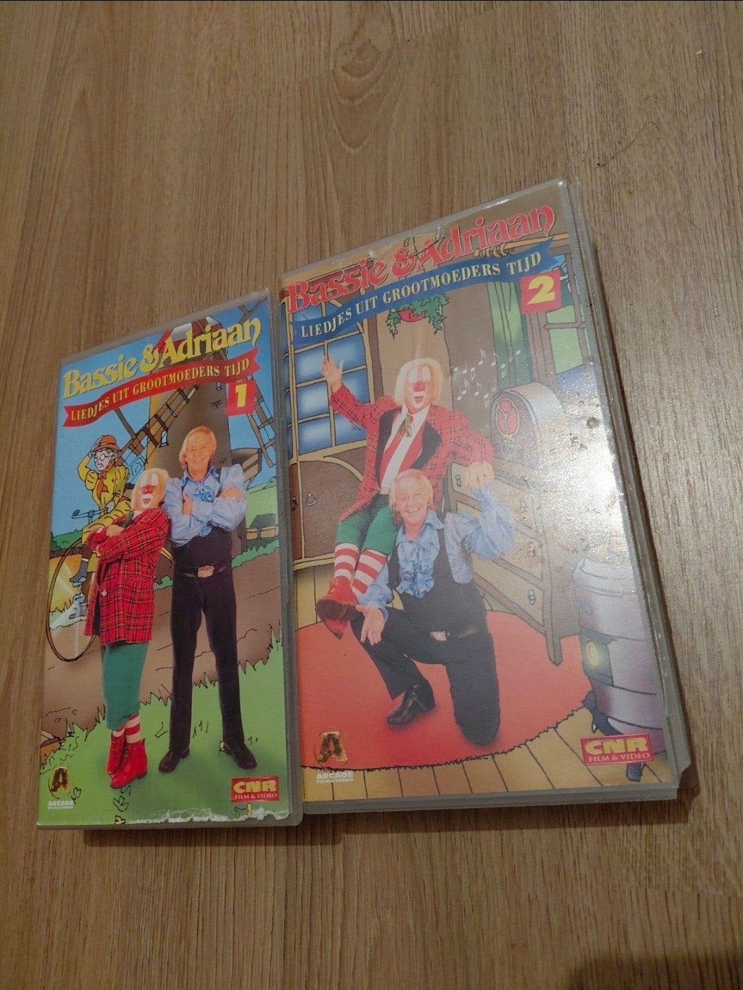 Bassie en Adriaan Liedjes uit Grootmoeders Tijd 1 en 2 vhs., Ophalen of Verzenden, Gebruikt, Kinderprogramma of -film, VHS