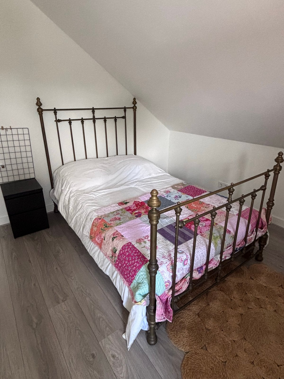 Antiek bronzen bed met lattenbodem (120x190 cm), Huis en Inrichting, Slaapkamer | Bedden, Ophalen, Gebruikt, Eenpersoons, Bruin