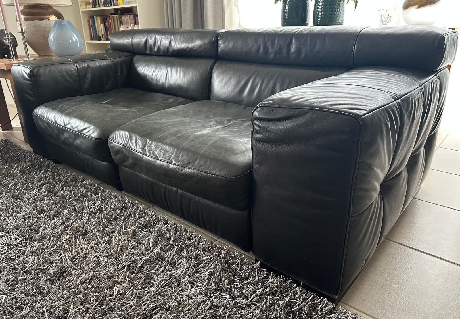 Natuzzi lederen bank met relaxfunctie, zwart, Ophalen, Gebruikt, Driepersoons, Rechte bank