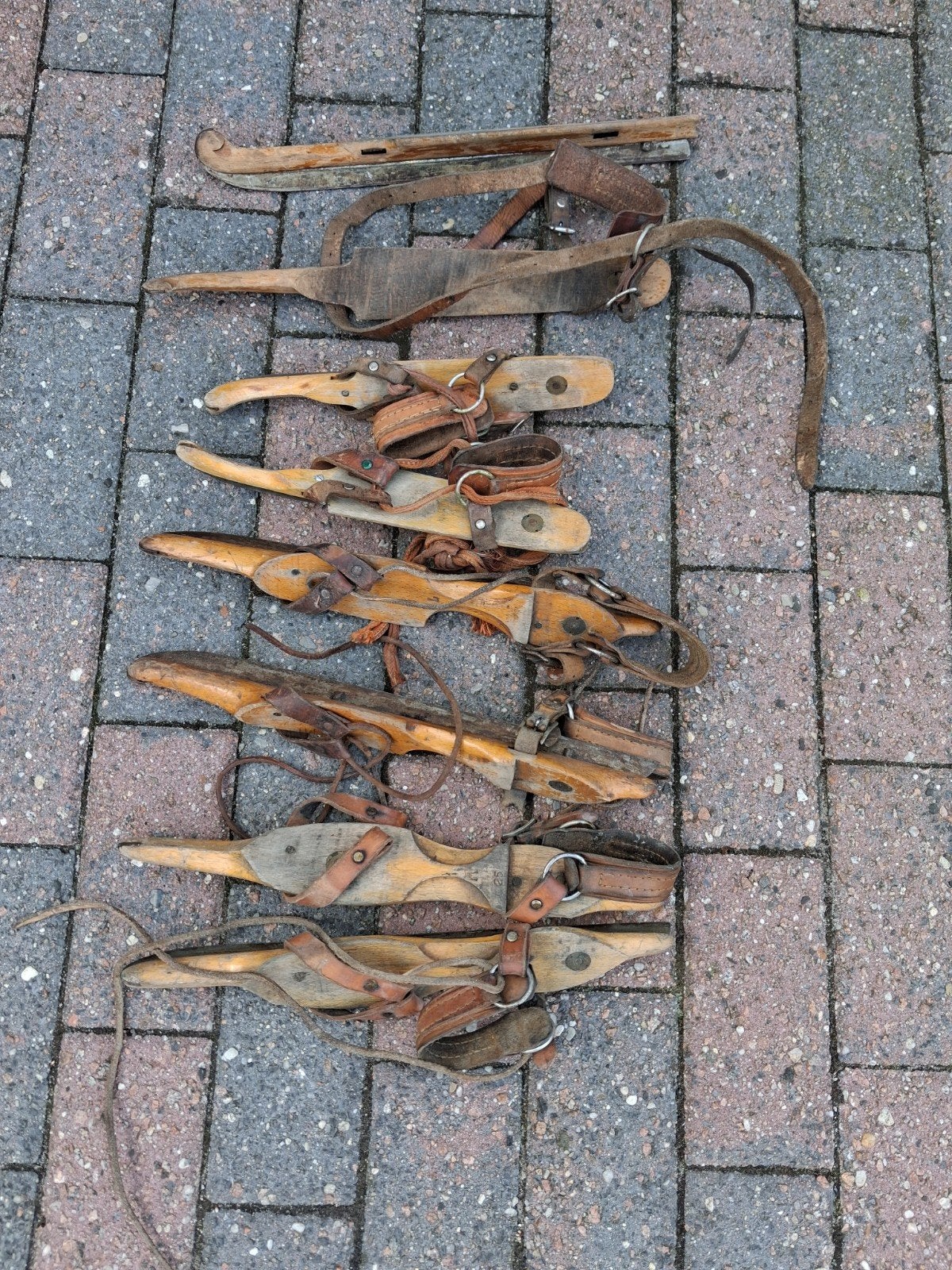 Antieke houten schaatsen met leren banden - Set van 6, Antiek en Kunst, Antiek | Overige Antiek, Ophalen