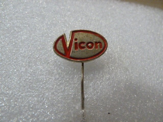 Vintage Vicon Speldje/Pin - Landbouwmachines, Ophalen of Verzenden, Gebruikt, Merk, Speldje of Pin