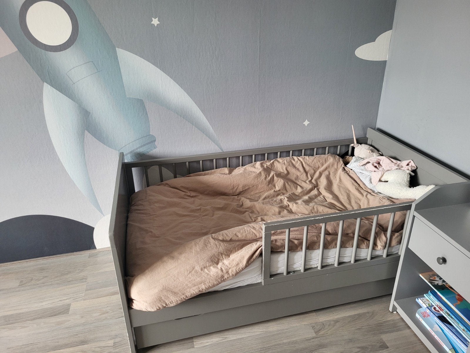 Peuterbed compleet, Kinderen en Baby's, Kinderkamer | Bedden, Gebruikt, 140 tot 160 cm, 70 tot 85 cm, Lattenbodem, Ophalen