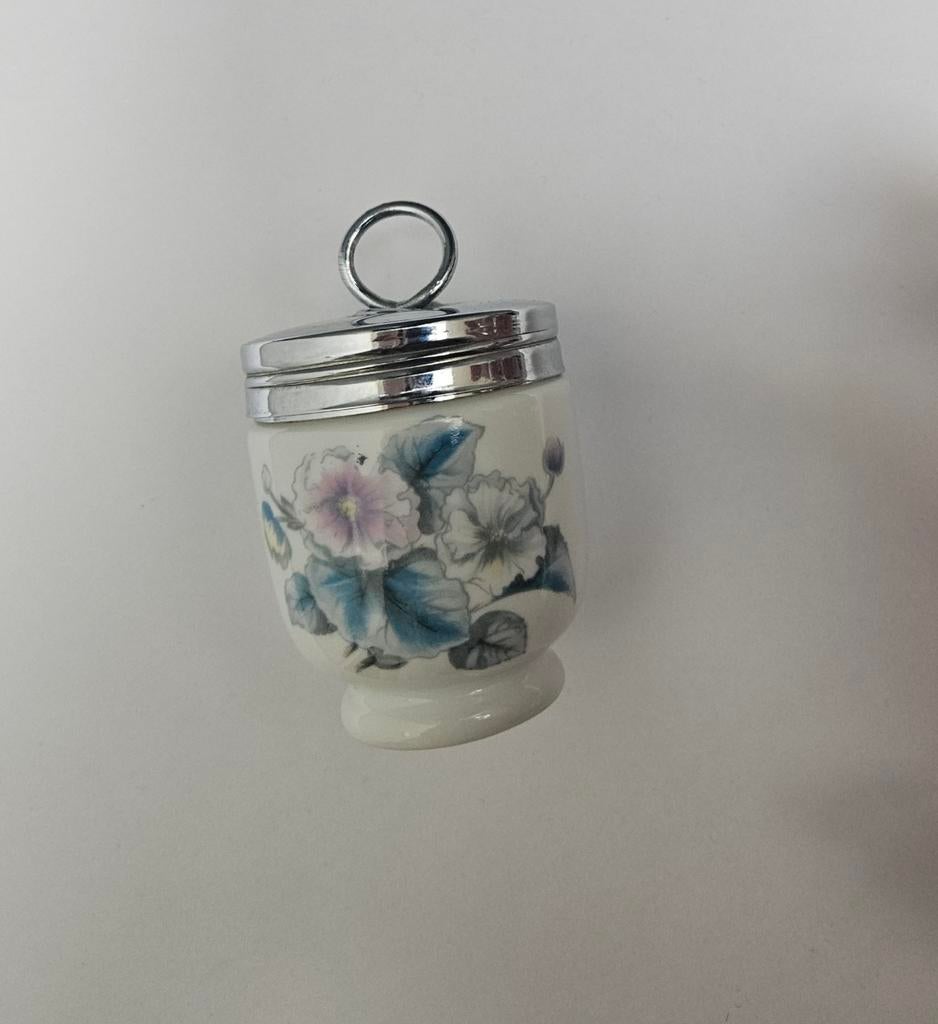 Royal Worcester Porseleinen Eierdopje met Bloemenmotief, Antiek en Kunst, Ophalen of Verzenden