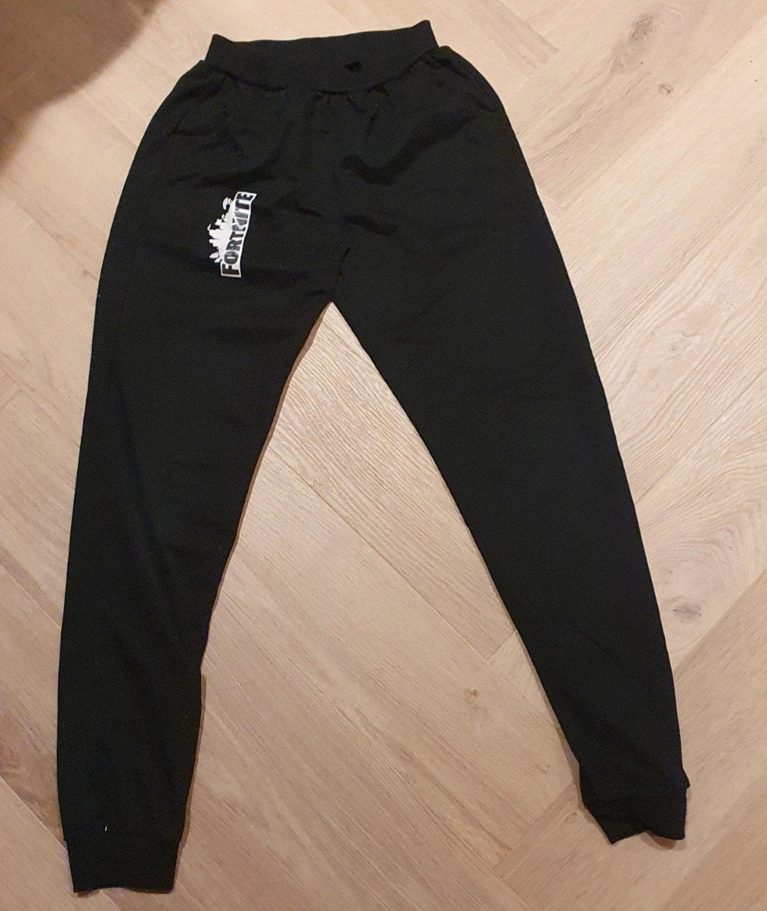 Fortnite joggingbroek zwart, maat 128 (label 140), Broek, Jongen of Meisje, Zo goed als nieuw, Fortnite