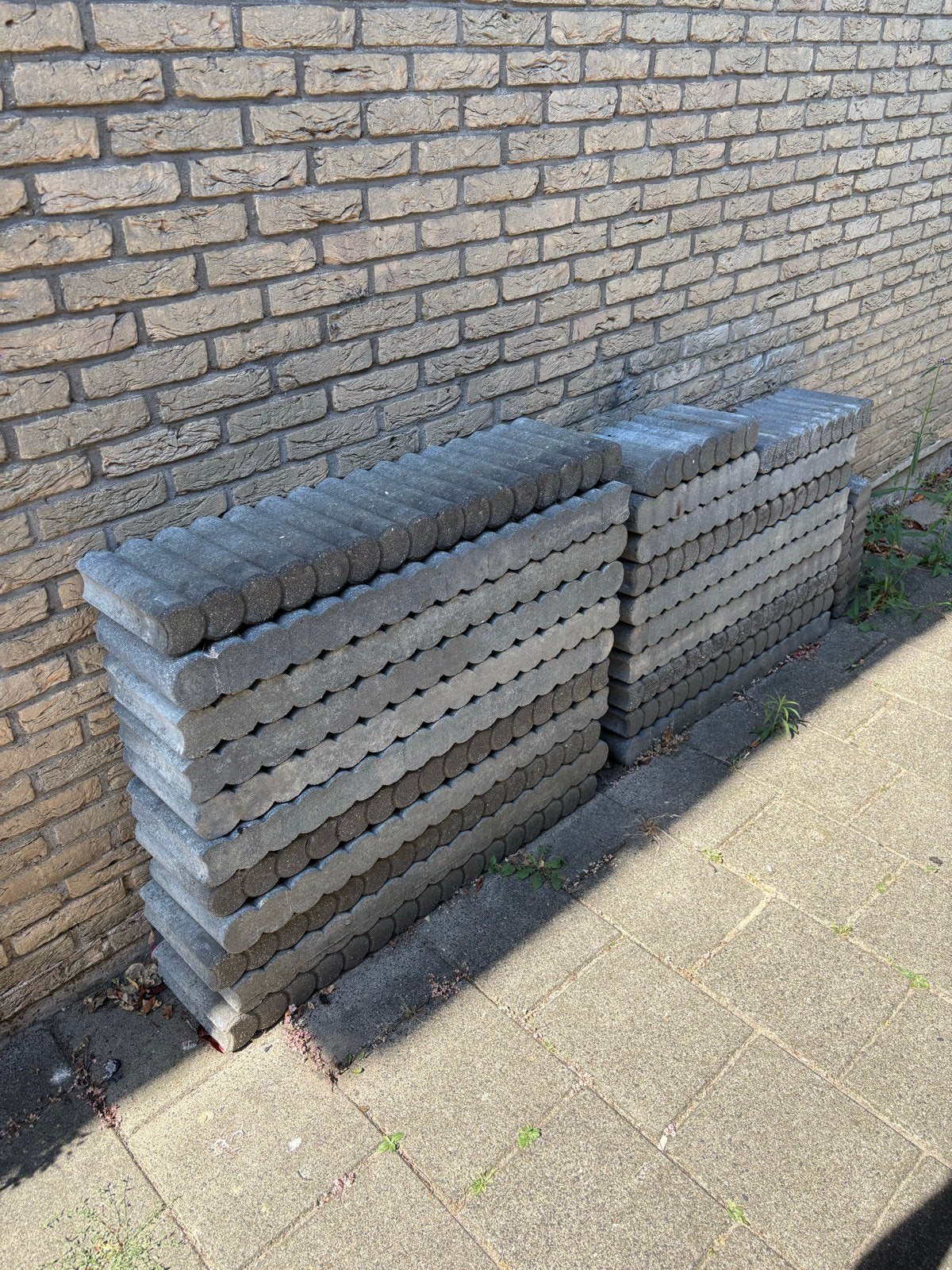 Grindtegels (30x30, 60x60) en palisade kantplanken. Gratis, Tuin en Terras, Tegels en Klinkers, Ophalen, Gebruikt, 10 m² of meer
