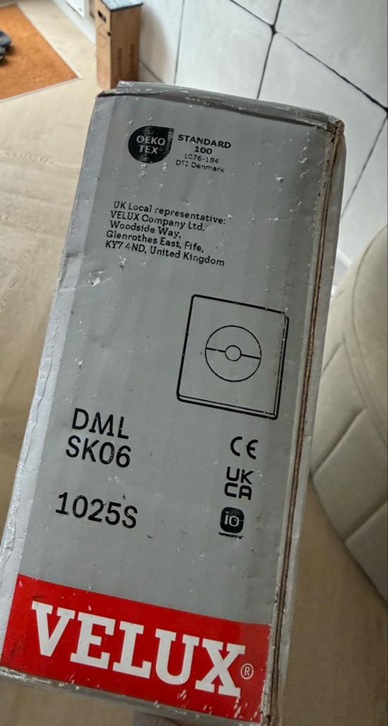 Velux verduisterend rolgordijn elektrisch wit, Minder dan 80 cm, 80 tot 120 cm, Nieuw, Ophalen of Verzenden
