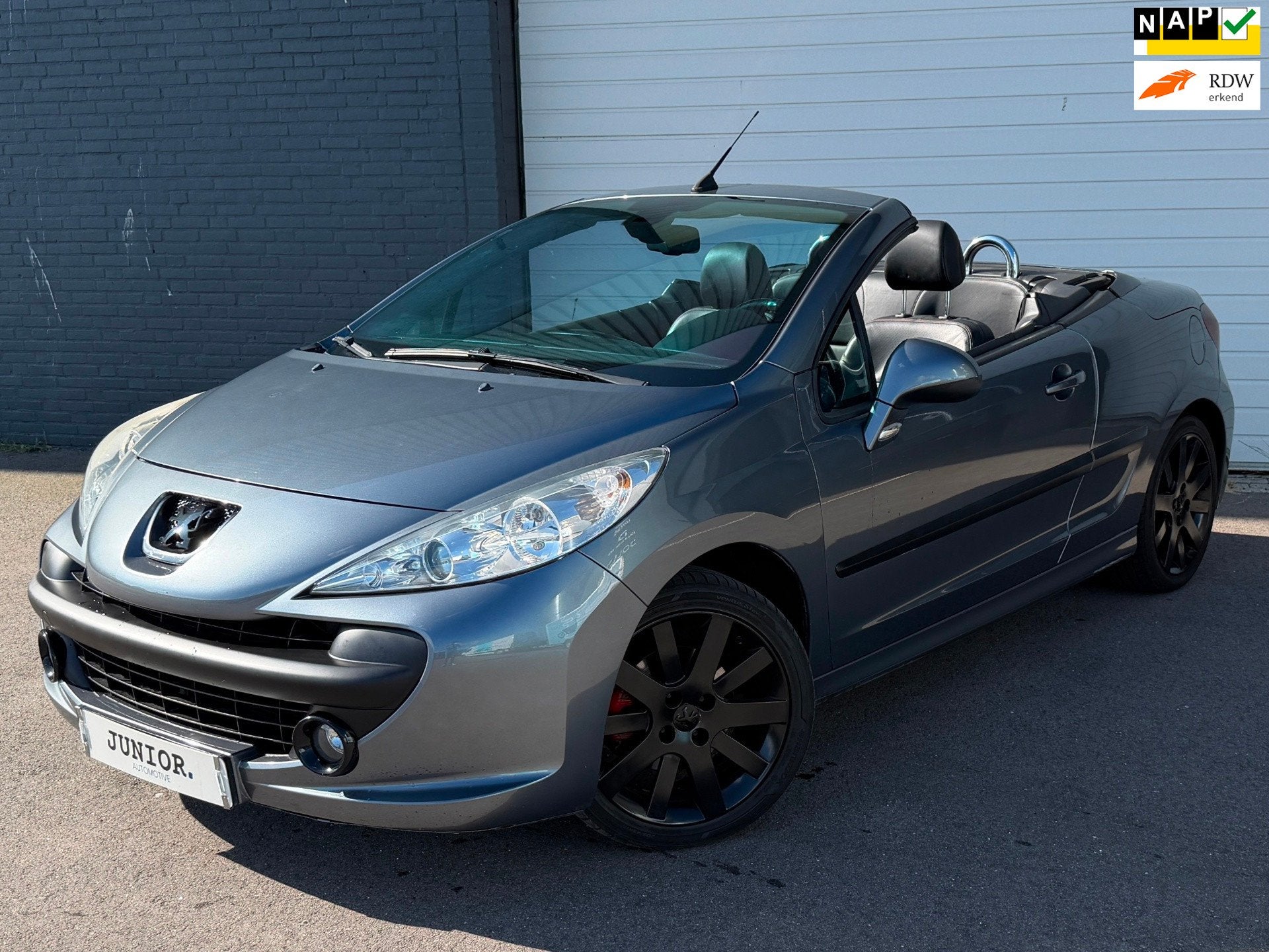 Peugeot 207 CC 1.6-16V T Sport CARPLAY/LEDER/CRUISE/CLIMA/ST, Gebruikt, Zwart, 4 cilinders, 4 stoelen
