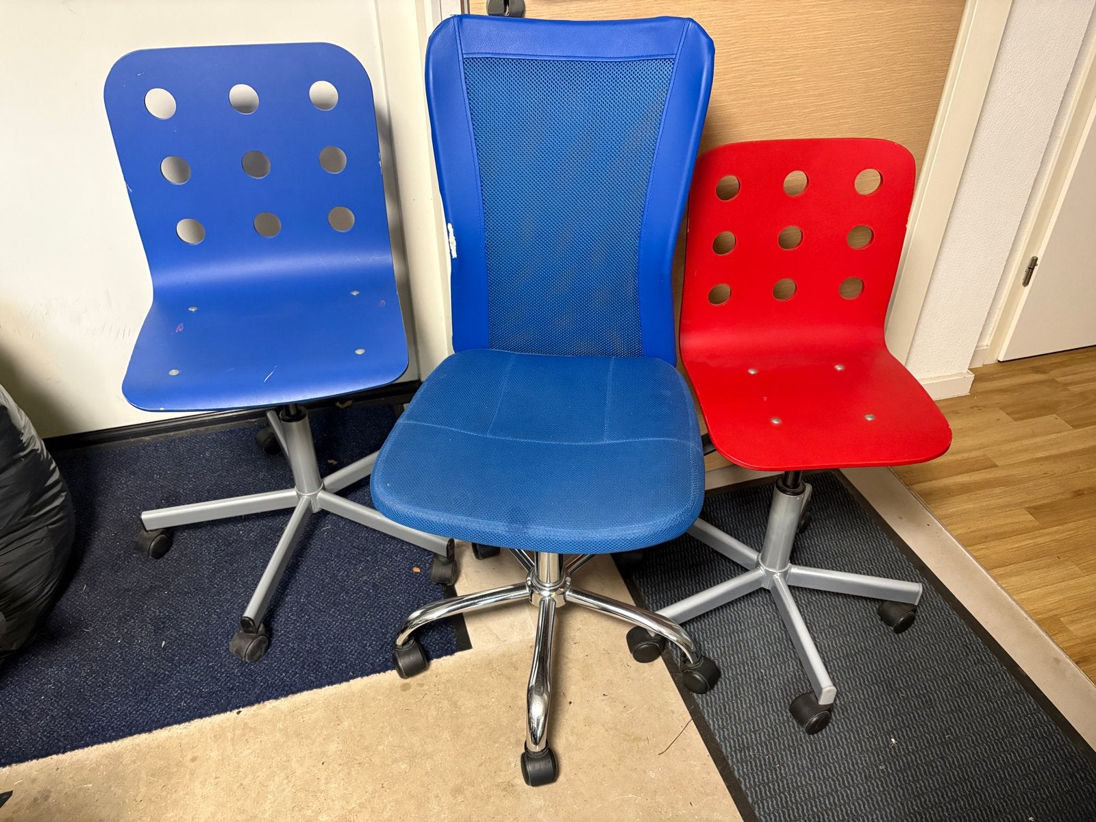 3 gebruikte bureaustoelen gratis op te halen, Ophalen, Gebruikt, Overige kleuren, Bureaustoel