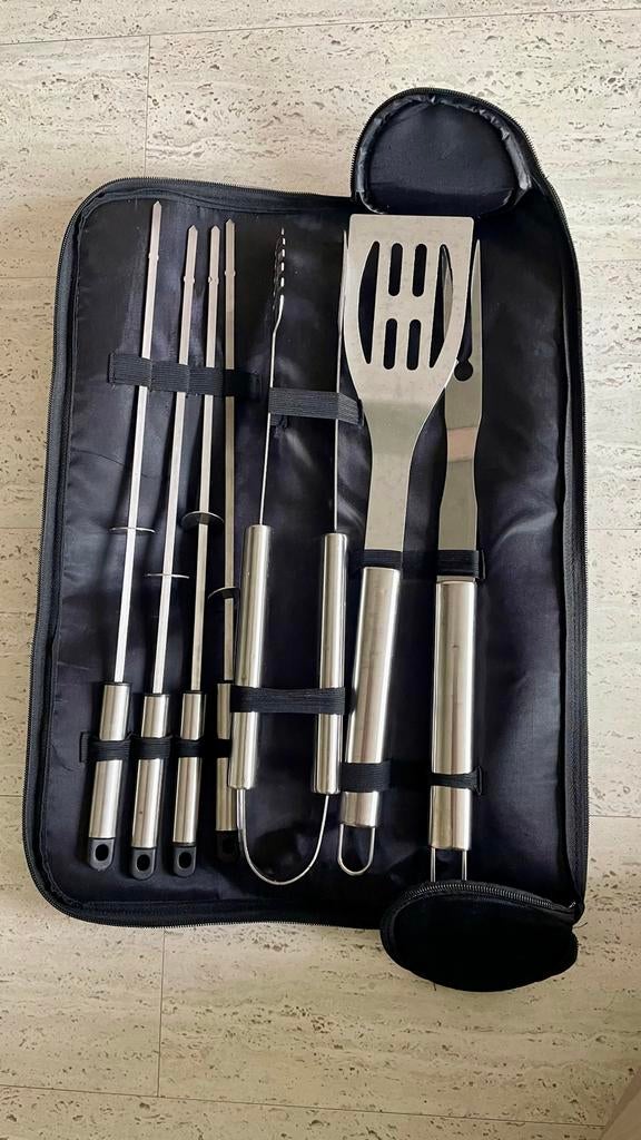 Kwalitatieve goede en mooie BBQ set incl. schort in z.g.st., Ophalen of Verzenden, Zo goed als nieuw