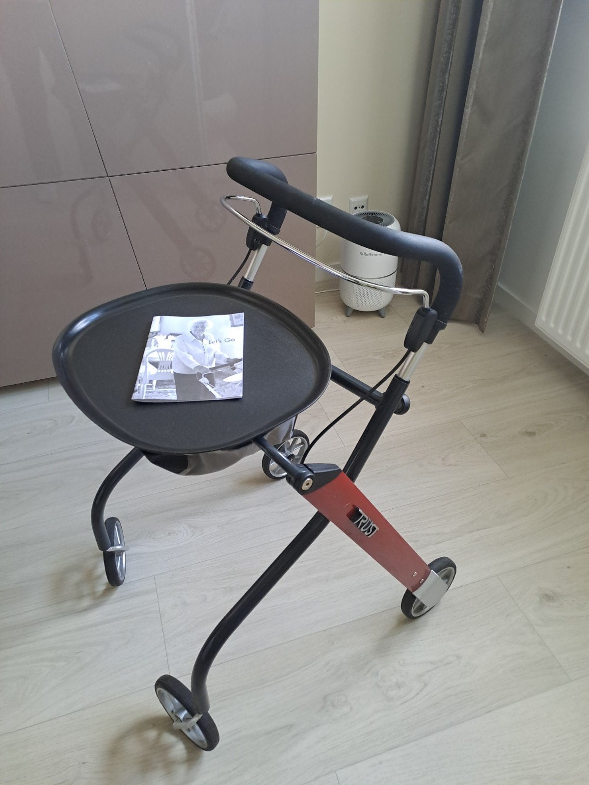 Trust let's go rollator voor binnengebruik, Ophalen, Opvouwbaar, Gebruikt