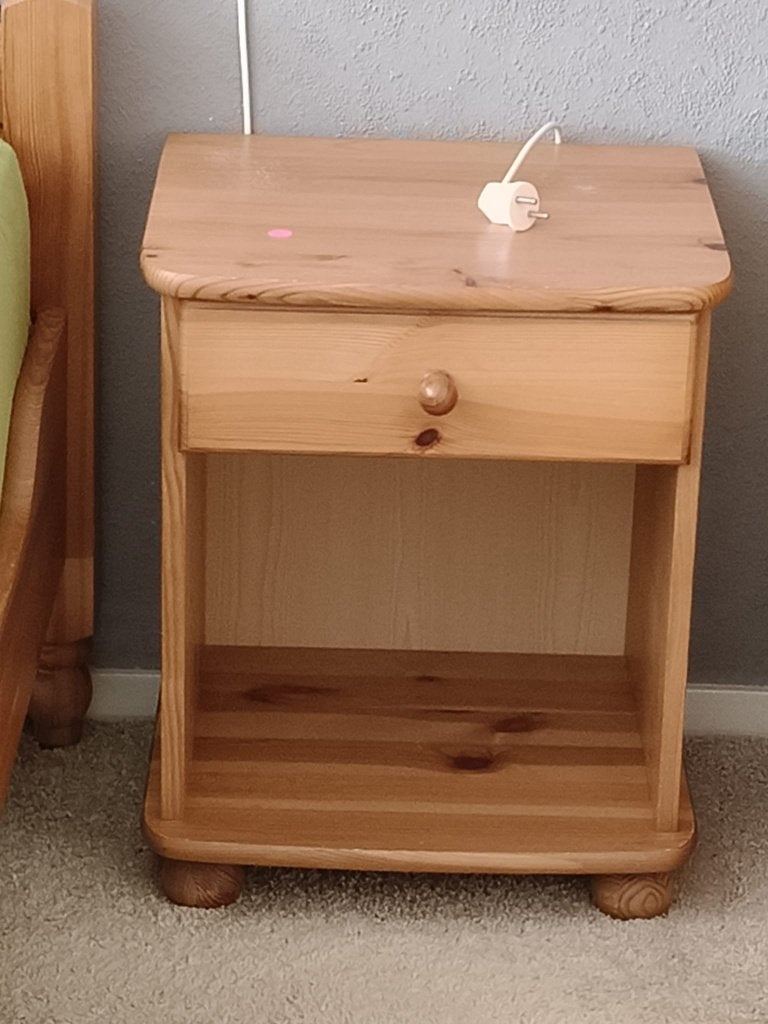 2 houten nachtkastjes, Huis en Inrichting, Slaapkamer | Nachtkastjes, Ophalen, 55 tot 70 cm, Zo goed als nieuw, 45 tot 65 cm