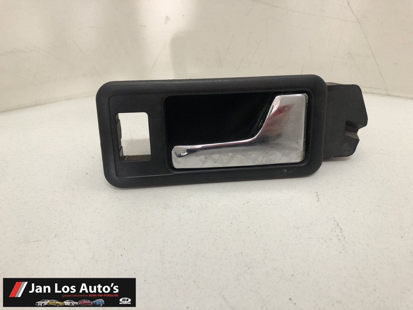 Deurgreep rechtsvoor binnen Audi 80 B3 ('86-'91) 893837020A, Gebruikt, -, Deur, -