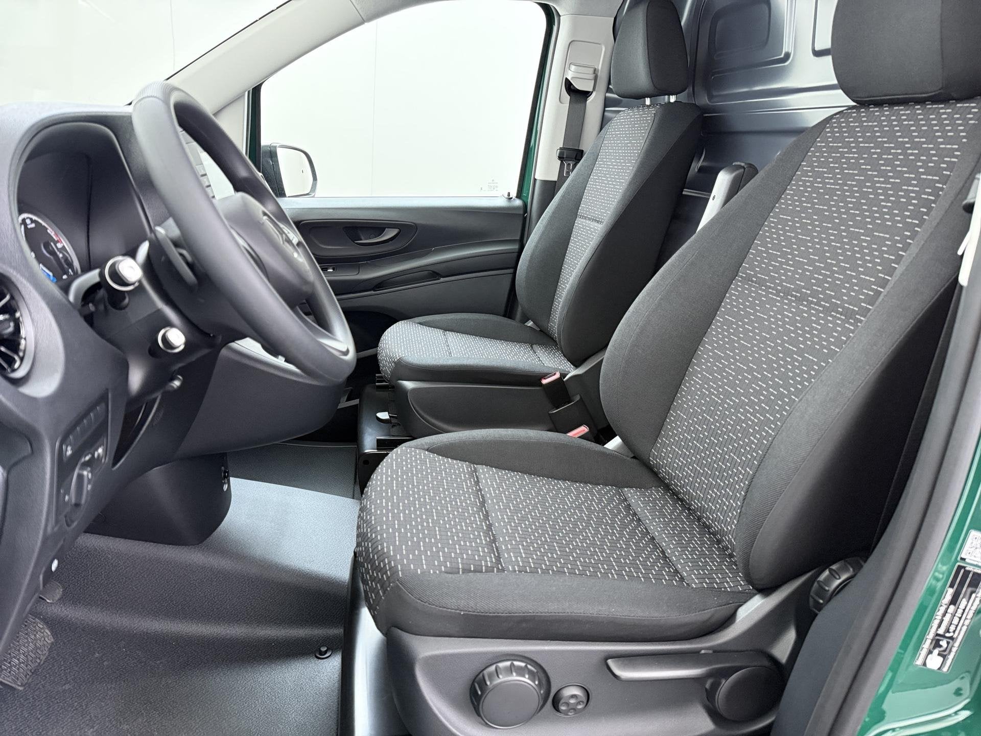 Mercedes-Benz eVito 112 L3 60 kWh Accu | Achteruitrij Camera, Stof, Stoelverwarming, 116 pk, 2 stoelen