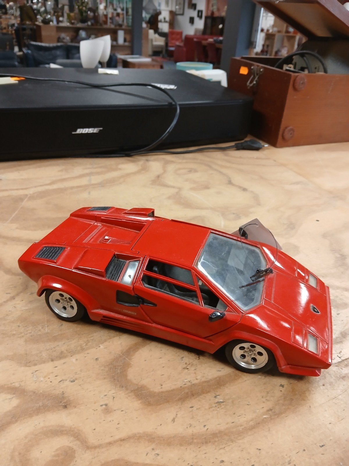Rode Lamborghini Countach schaalmodel, Hobby en Vrije tijd, Modelauto's | 1:43, Ophalen of Verzenden