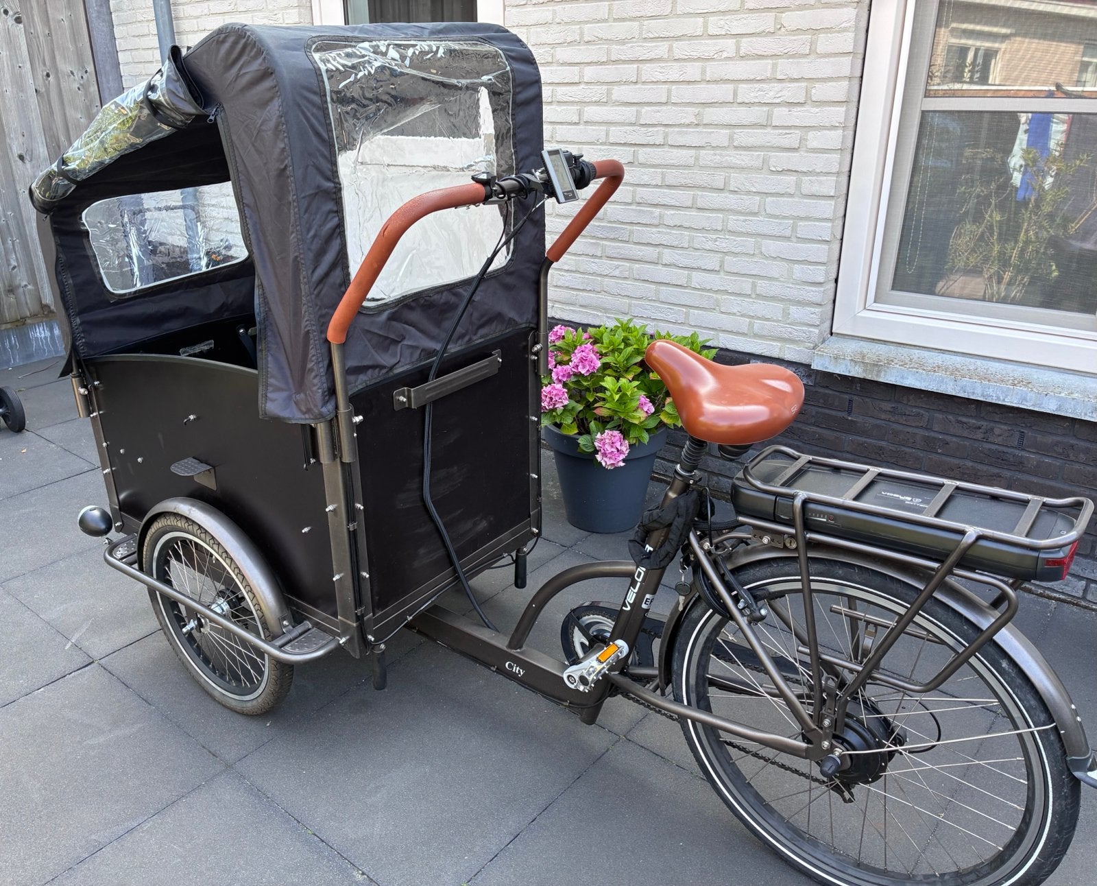 Nette elektrische  bakfiets Voque/Troy/Velora, 4 kinderen of meer, Gebruikt, Velgrem, Huif
