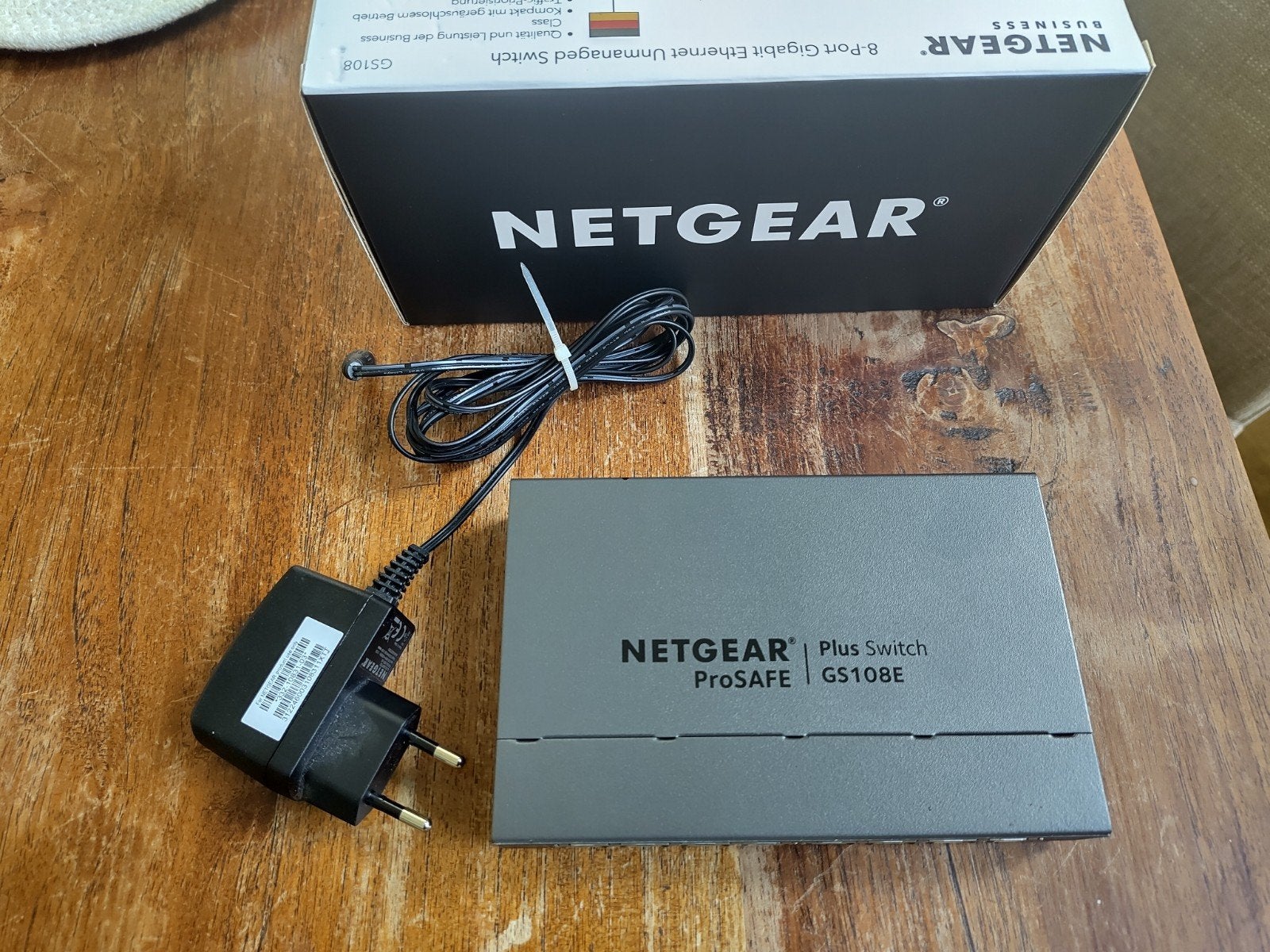 Netgear ProSAFE Plus Switch GS108E, Computers en Software, Netwerk switches, Ophalen of Verzenden, Zo goed als nieuw