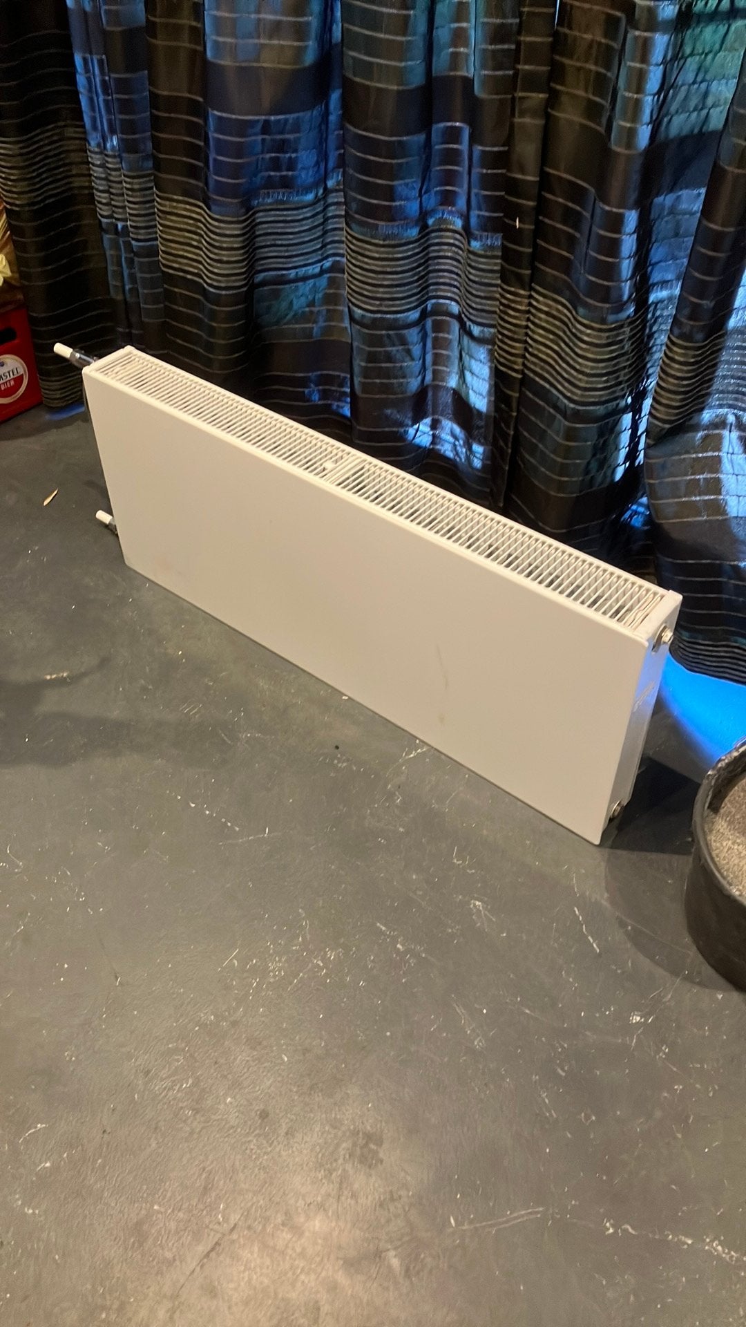 Te koop radiator met toebehoren, Doe-het-zelf en Verbouw, Verwarming en Radiatoren, Ophalen, 30 tot 80 cm, Radiator, Zo goed als nieuw