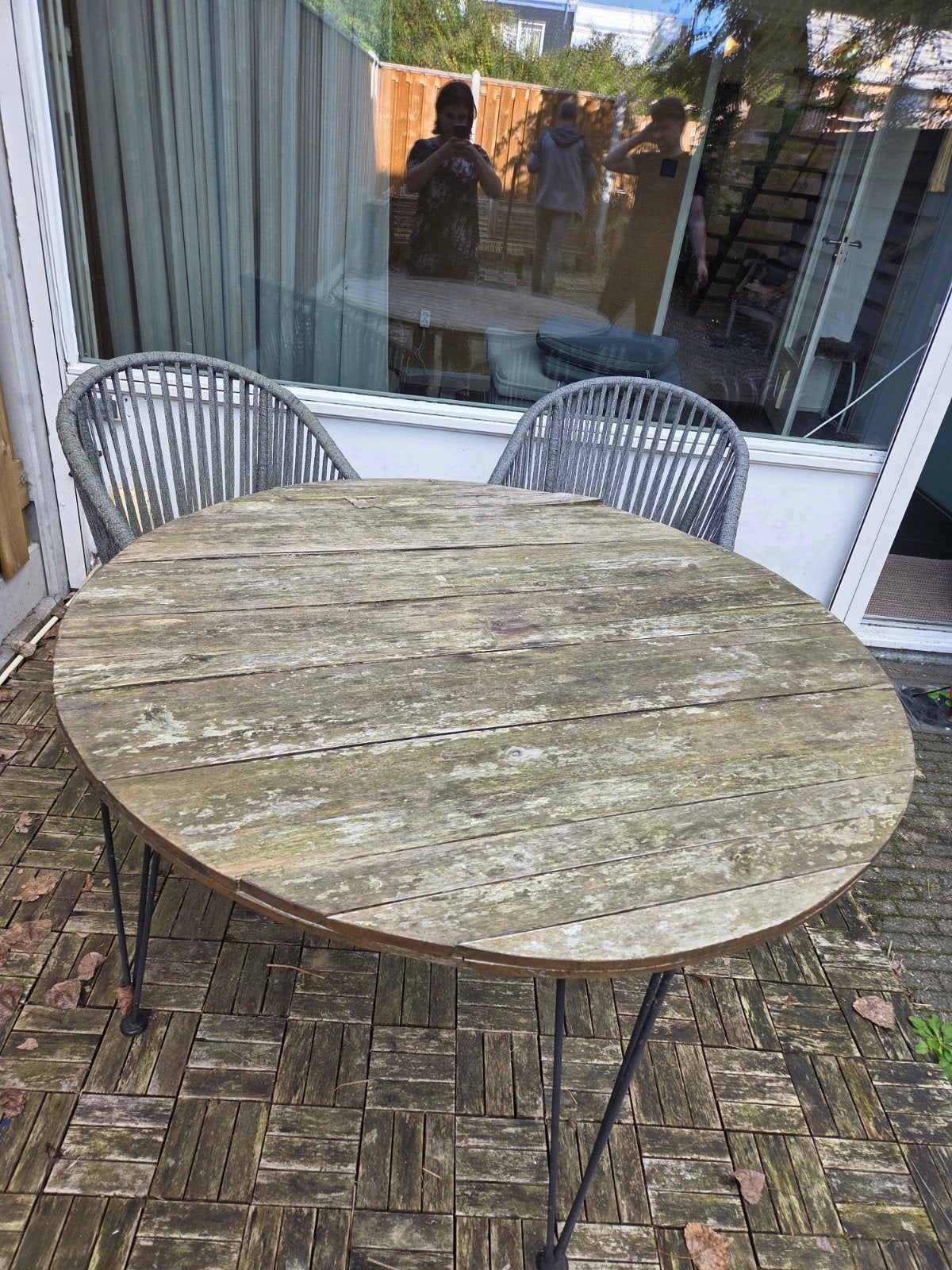 Houten tuintafel met 2 stoelen, Tuin en Terras, Ophalen, Gebruikt, Rond, Hout