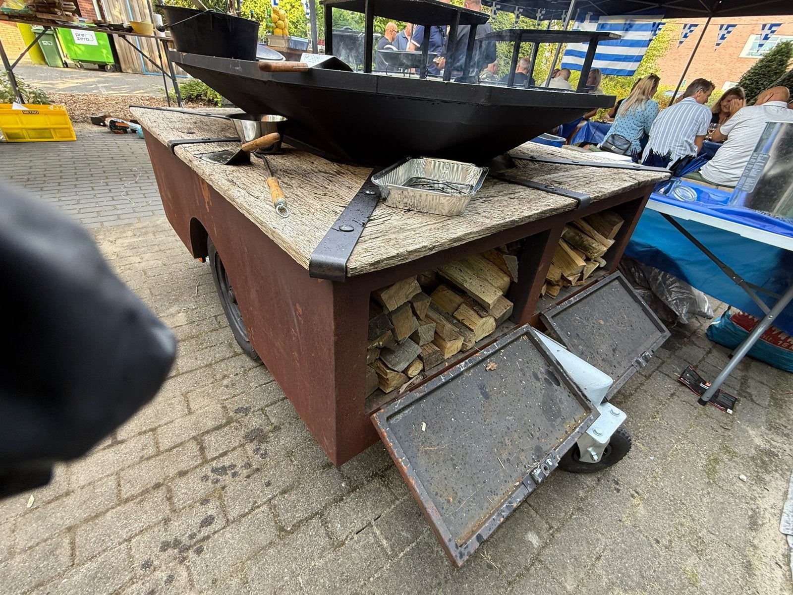 BBQ Aanhanger met Vuurschaal en Bakplaat, Ophalen, Gebruikt