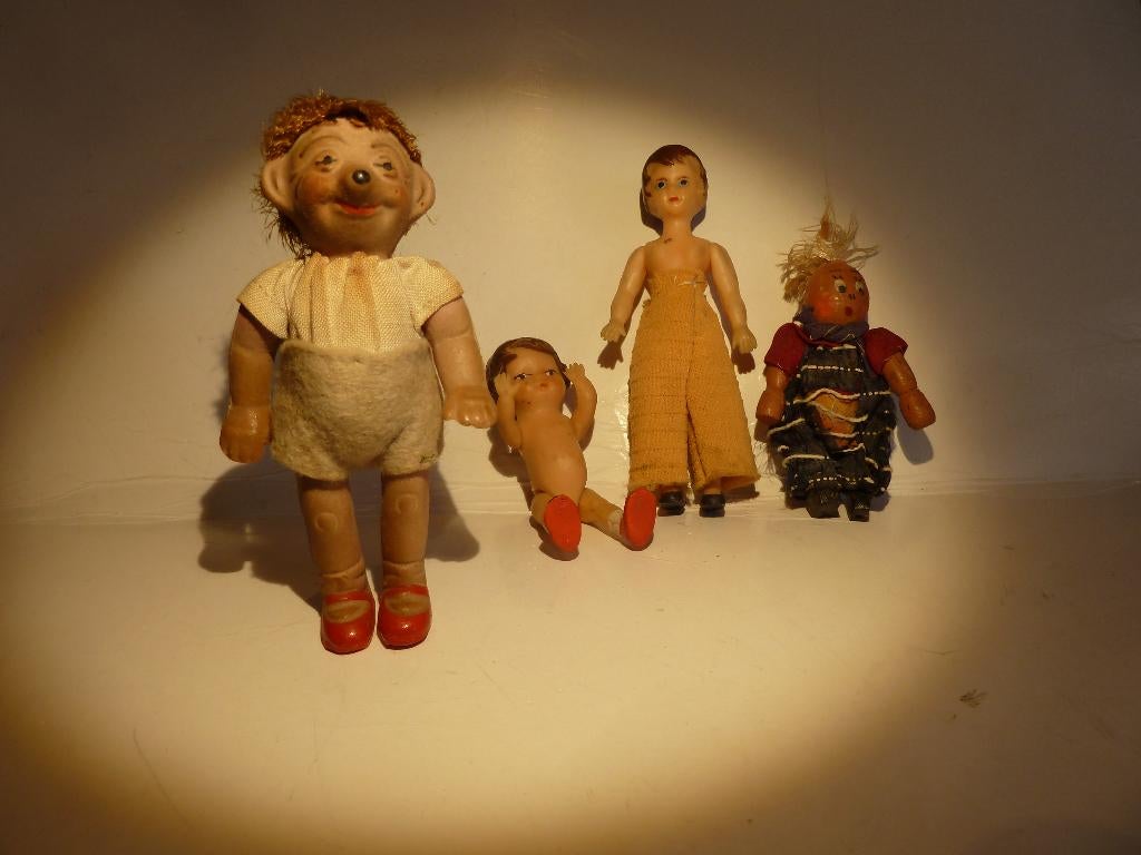 4 OUDE FIGUURTJES   ( o.a.:  75 jaar oude Mäcky), Ophalen of Verzenden, Gebruikt