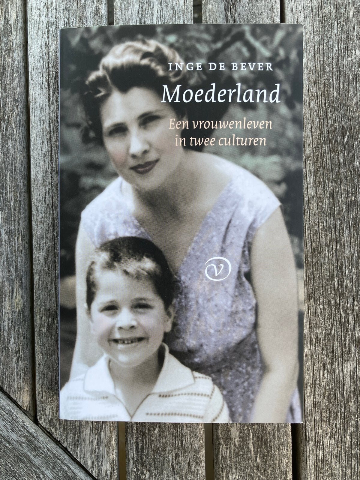 Moederland - Inge de Bever (Een vrouwenleven in twee culture, Ophalen of Verzenden, Zo goed als nieuw, Overige