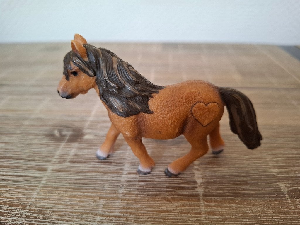 Schleich 13750 Shetland merrie paard 'Hartje', Ophalen of Verzenden, Zo goed als nieuw