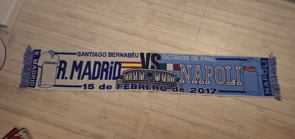 Real Madrid Napoli sjaal, Ophalen of Verzenden, Zo goed als nieuw, Buitenlandse clubs, Vaantje of Sjaal