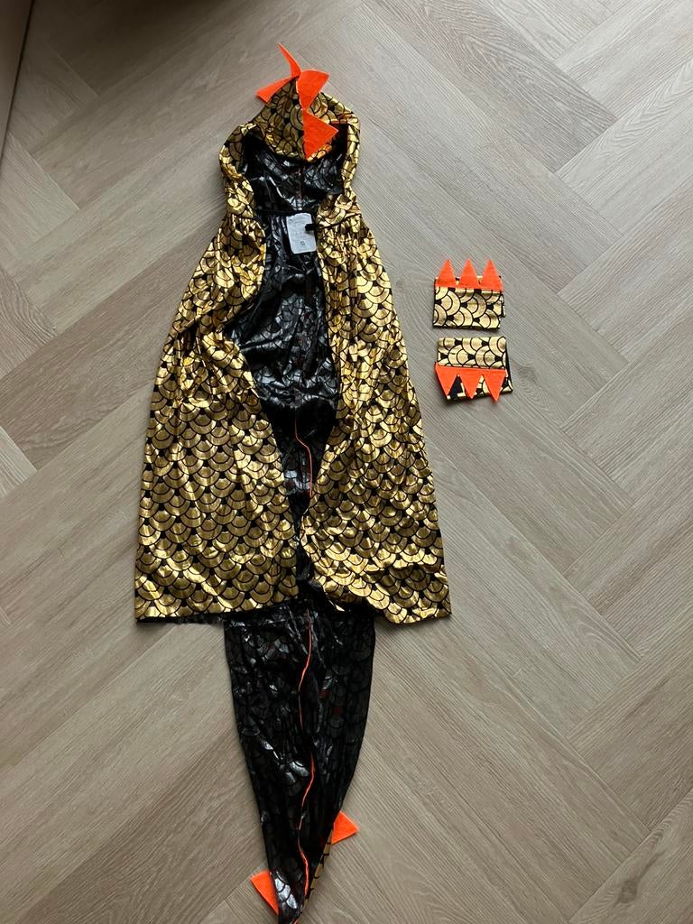 Carnaval gouden drakencape, Kinderen en Baby's, Carnavalskleding en Verkleedspullen, Ophalen of Verzenden, Zo goed als nieuw, Jongen of Meisje