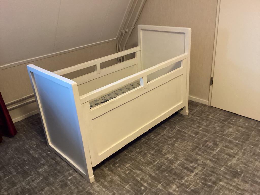 Babybedje uit de jaren 60., Kinderen en Baby's, Kinderkamer | Bedden, Ophalen, Gebruikt, Minder dan 140 cm, Minder dan 70 cm