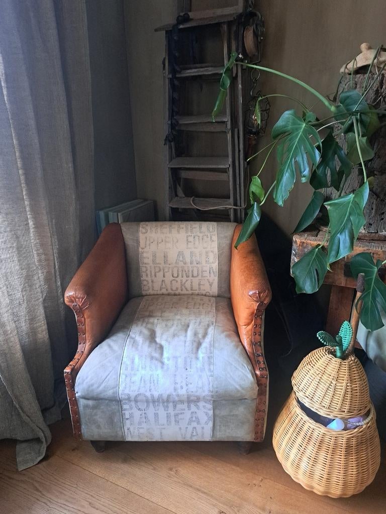 Stoere landelijke fauteuil van Hoogehuys Kessenich, Huis en Inrichting, Fauteuils, Zo goed als nieuw, Leer, Stof, 75 tot 100 cm