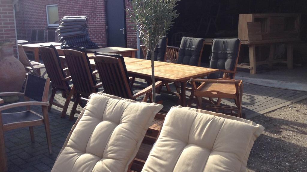 Foto 18 van Groot Assortiment Teak Tuinstoelen / Nieuw & Gebruikt