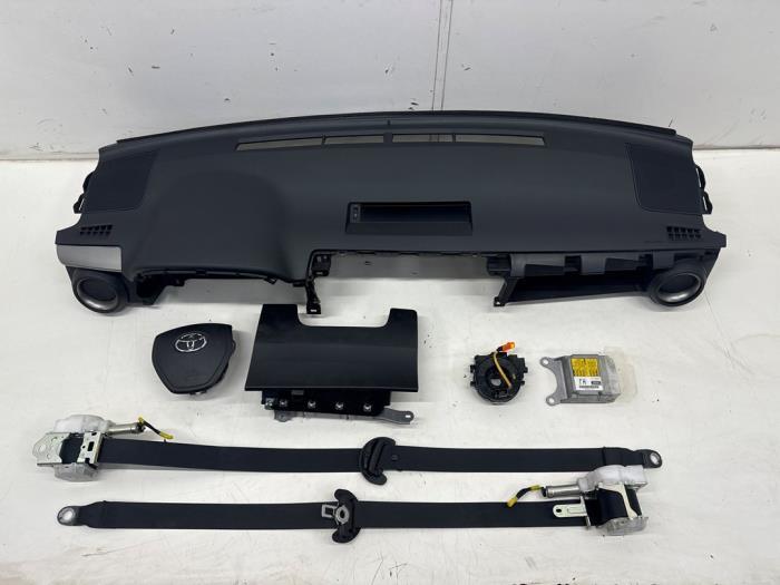 Airbag set + dashboard van een Toyota Rav-4