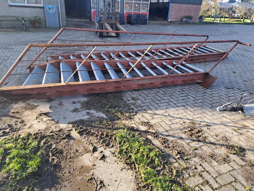 Rechte trap met 2 leuningen, Ophalen of Verzenden, Gebruikt, 2 tot 4 meter