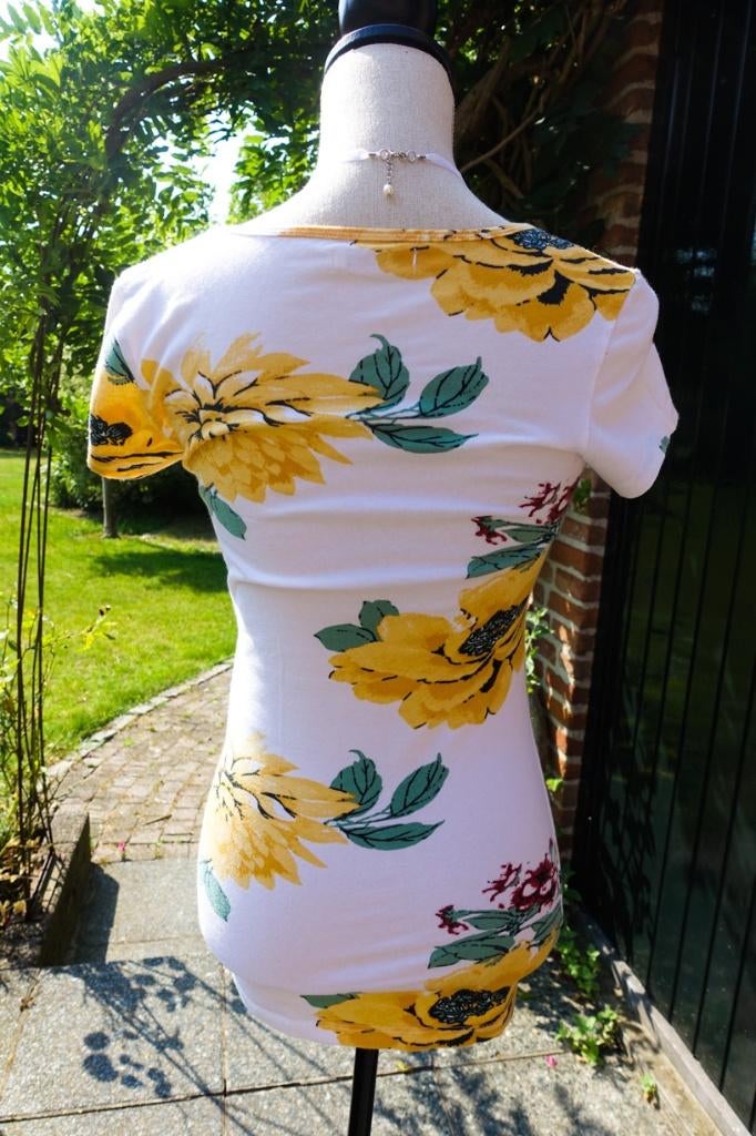witte top met gele zonnebloemen - Only - mt S (valt klein), Maat 38/40 (M), Only, Wit, Ophalen of Verzenden