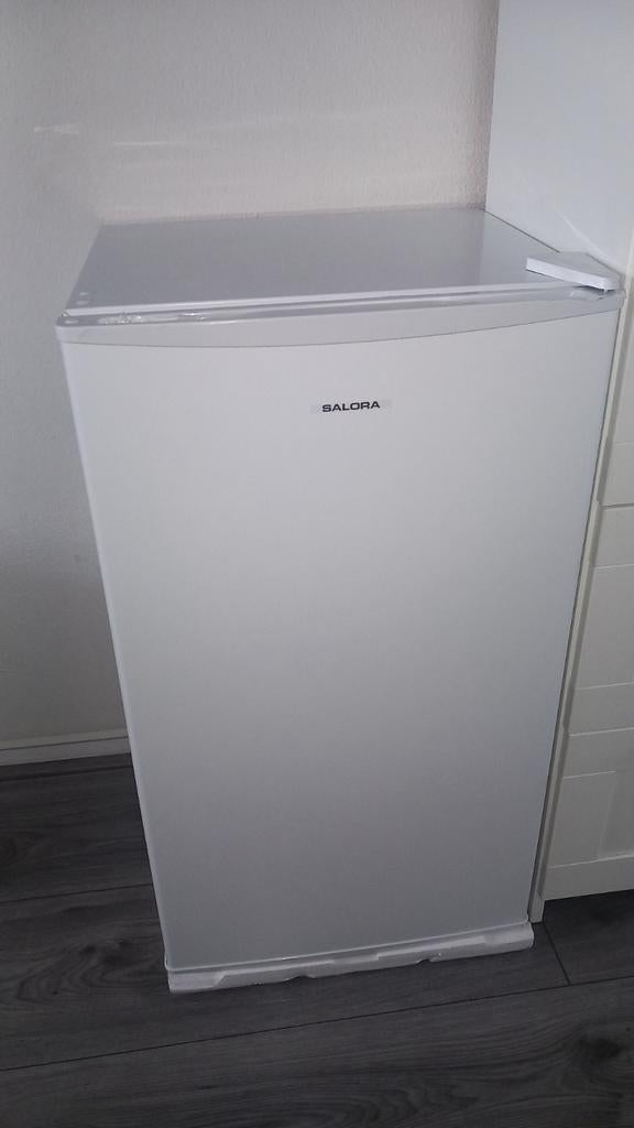 Salora vriezer - Compact en Handig, Ophalen, Gebruikt, Minder dan 85 cm, Minder dan 75 liter