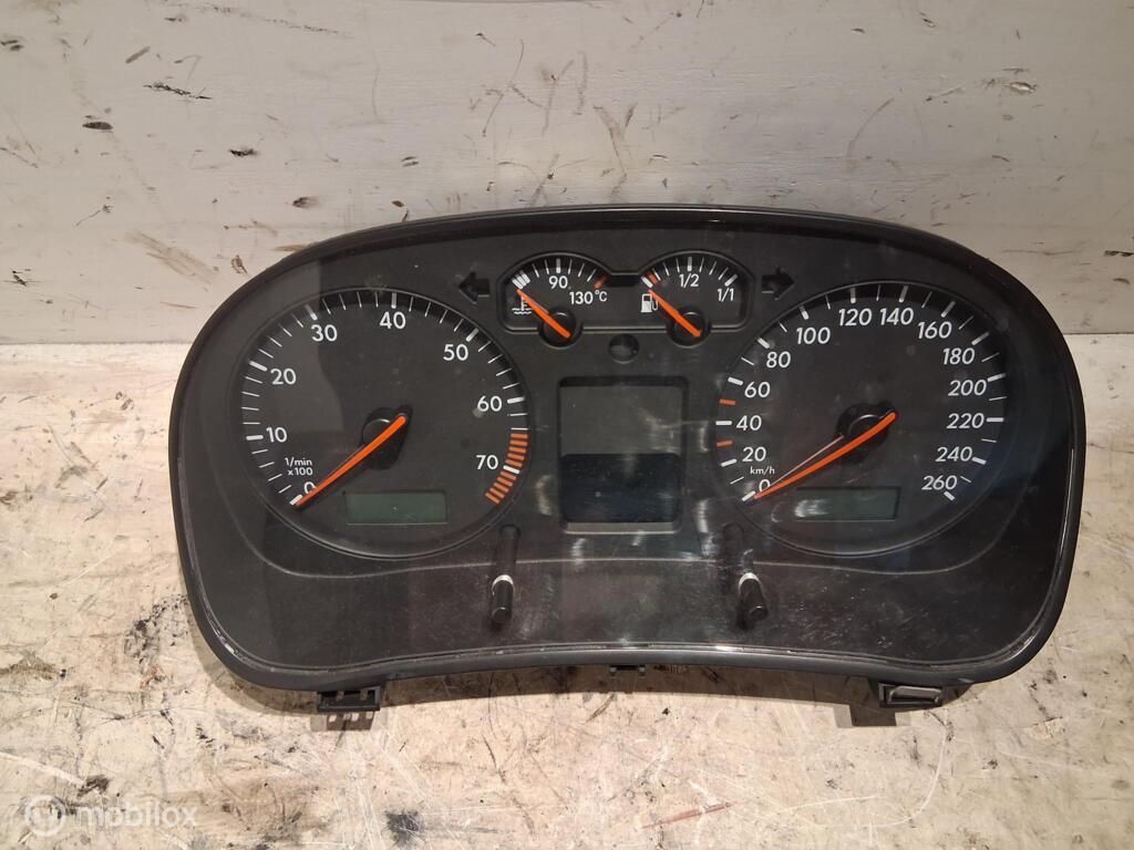 Kilometerteller VW Bora 1.6-16V ('98-'06) 1J0 920 826 AX, Gebruikt, Volkswagen, Ophalen of Verzenden