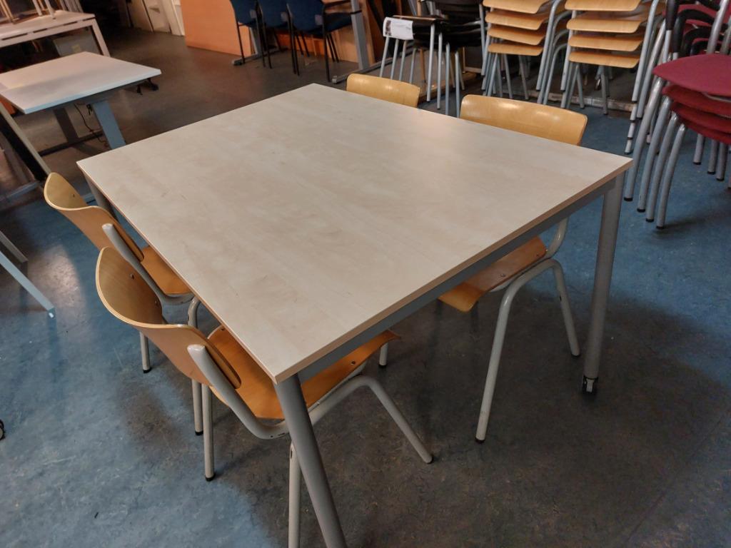 SETPRIJS : verrijdbare VEPA kantine tafel + 4 x houten stoel, Huis en Inrichting, Tafels | Eettafels, Gebruikt, 100 tot 150 cm
