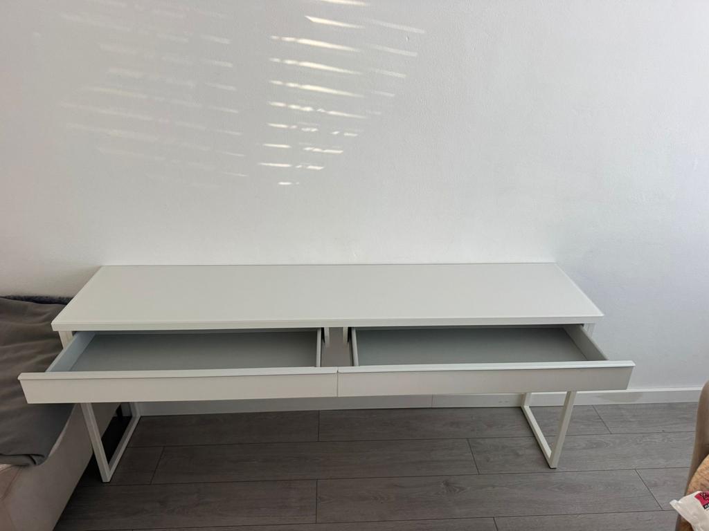 Bureau ikea besta burs, Ophalen of Verzenden, In hoogte verstelbaar, Zo goed als nieuw