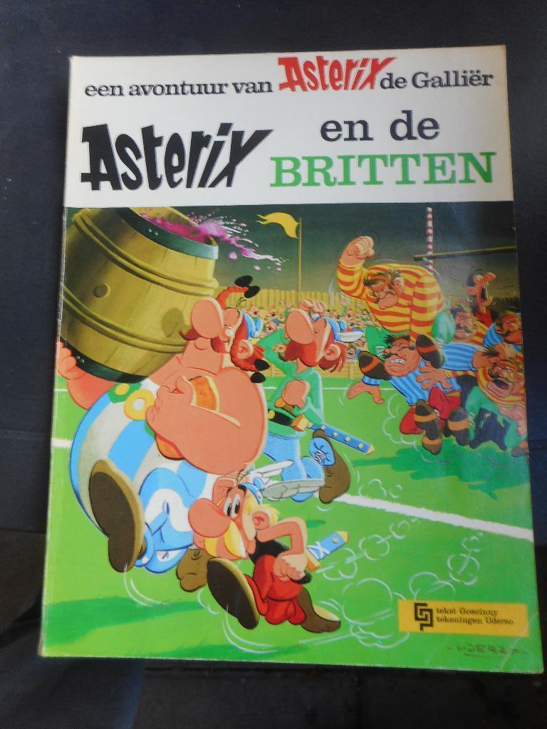 ASTERIX 2x, Boeken, Gelezen, R. Goscinny & A. Uderzo, Ophalen of Verzenden, Meerdere stripboeken
