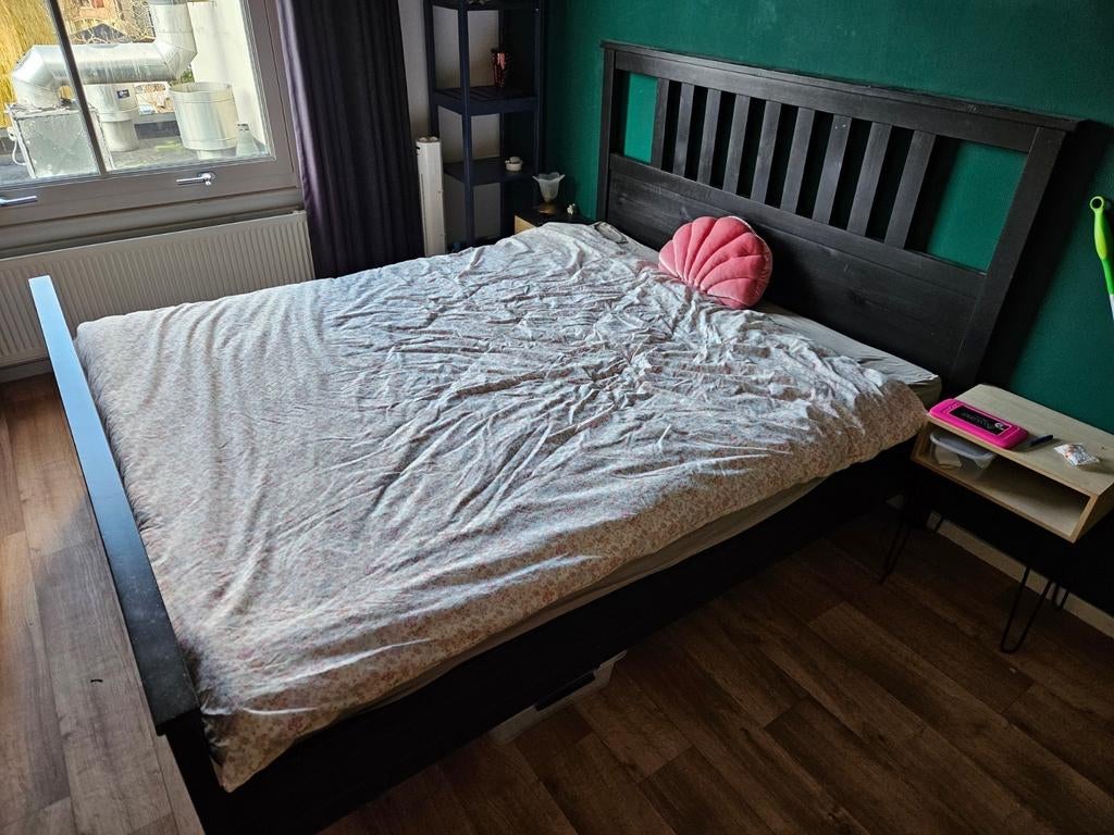 Ikea Hemnes bedframe (Bruin/zwart) + lattenbodem, Huis en Inrichting, Slaapkamer | Bedden, Ophalen, Gebruikt, Zwart, Tweepersoons