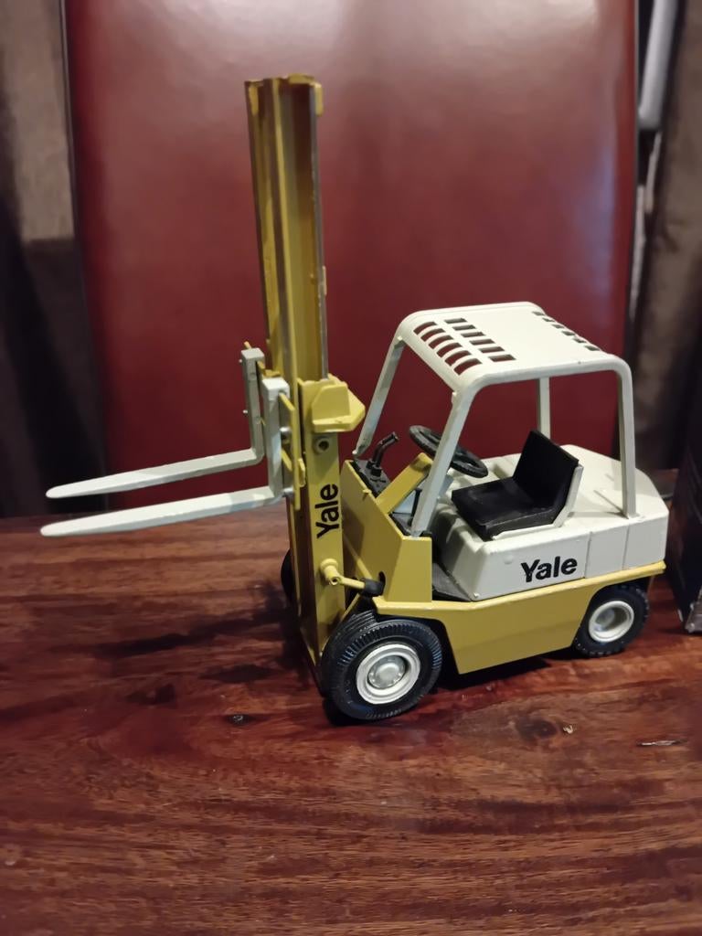 Yale miniatuur heftruck 1/25, Ophalen of Verzenden, Nieuw, Bus of Vrachtwagen