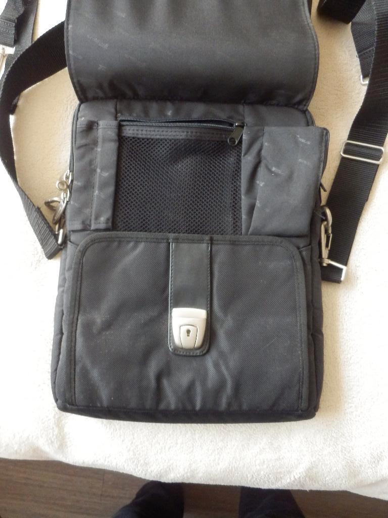 Targus tas Model CNXS1, Computers en Software, Laptoptassen, Ophalen of Verzenden, 17 inch of meer, Zo goed als nieuw, Rugzak