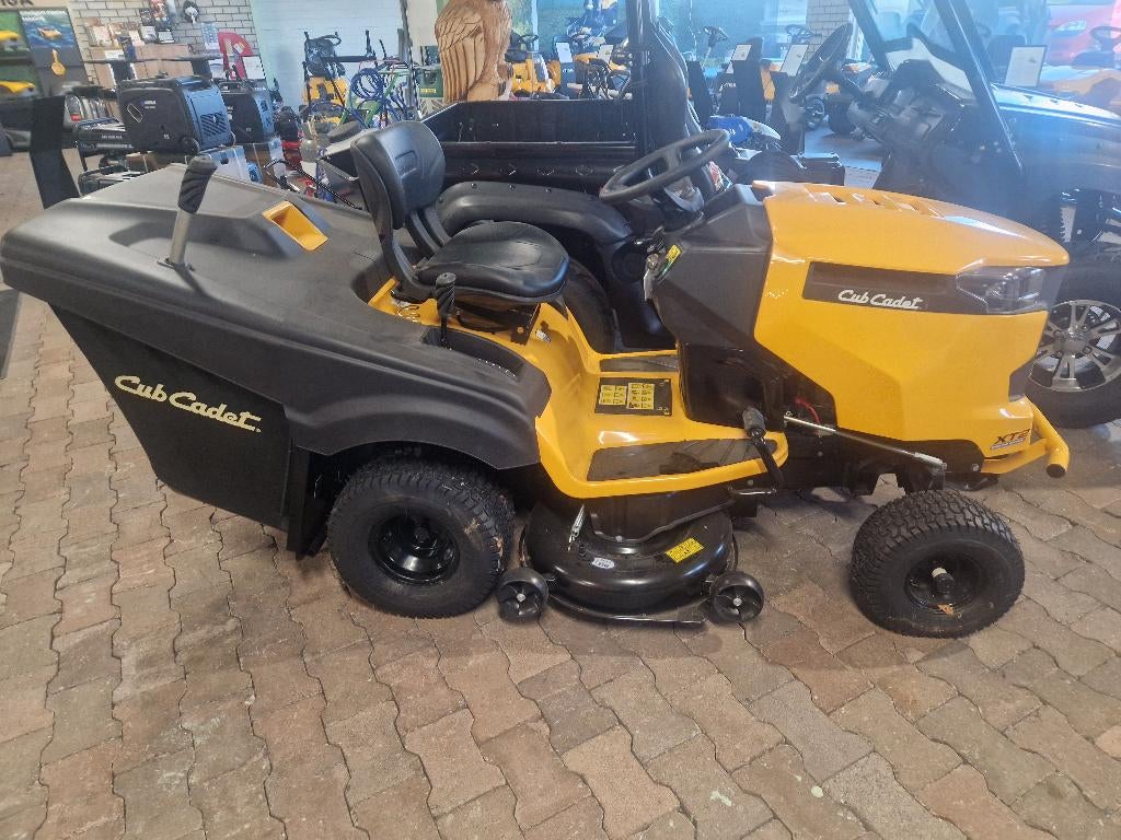 Nieuwe Cub Cadet zitmaaier XT2 QR106 Achtervanger, Tuin en Terras, Zitmaaiers, Nieuw, 90 tot 120 cm, Elektrische starter, Opvangzak