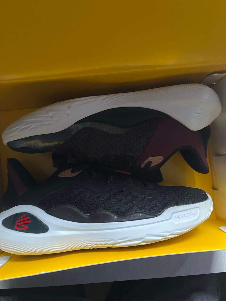 Under armour (curry) basketball schoenen, Ophalen, Overige kleuren, Sportschoenen, Zo goed als nieuw