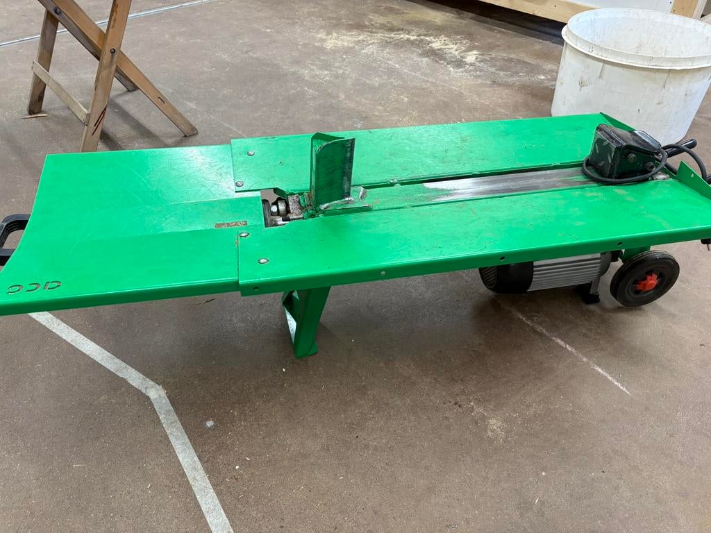 Kloofmachine 7 ton te huur, Tuin en Terras, Kloofmachines, Ophalen of Verzenden, Gebruikt, Elektrisch, Liggend