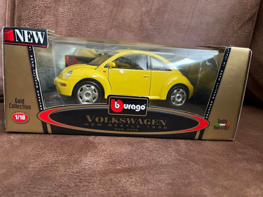 Bburago VW New Beetle 1998 - Geel 1/18, Hobby en Vrije tijd, Modelauto's | 1:18, Ophalen of Verzenden, Gebruikt, Auto, Bburago