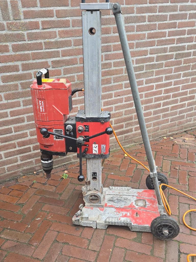 Te koop: HILTI DD400e diamantboormachine, Ophalen, Gebruikt, 600 watt of meer, Kolomboormachine