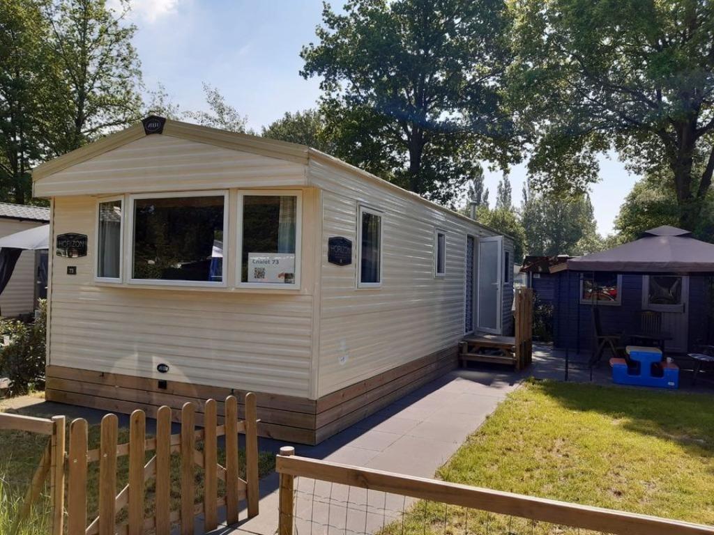 Te huur 6 persoons stacaravan op 5* Camping De Pallegarste, Vakantie, Campings, Recreatiepark, In bos, Internet, Kinderbed, Speeltuin