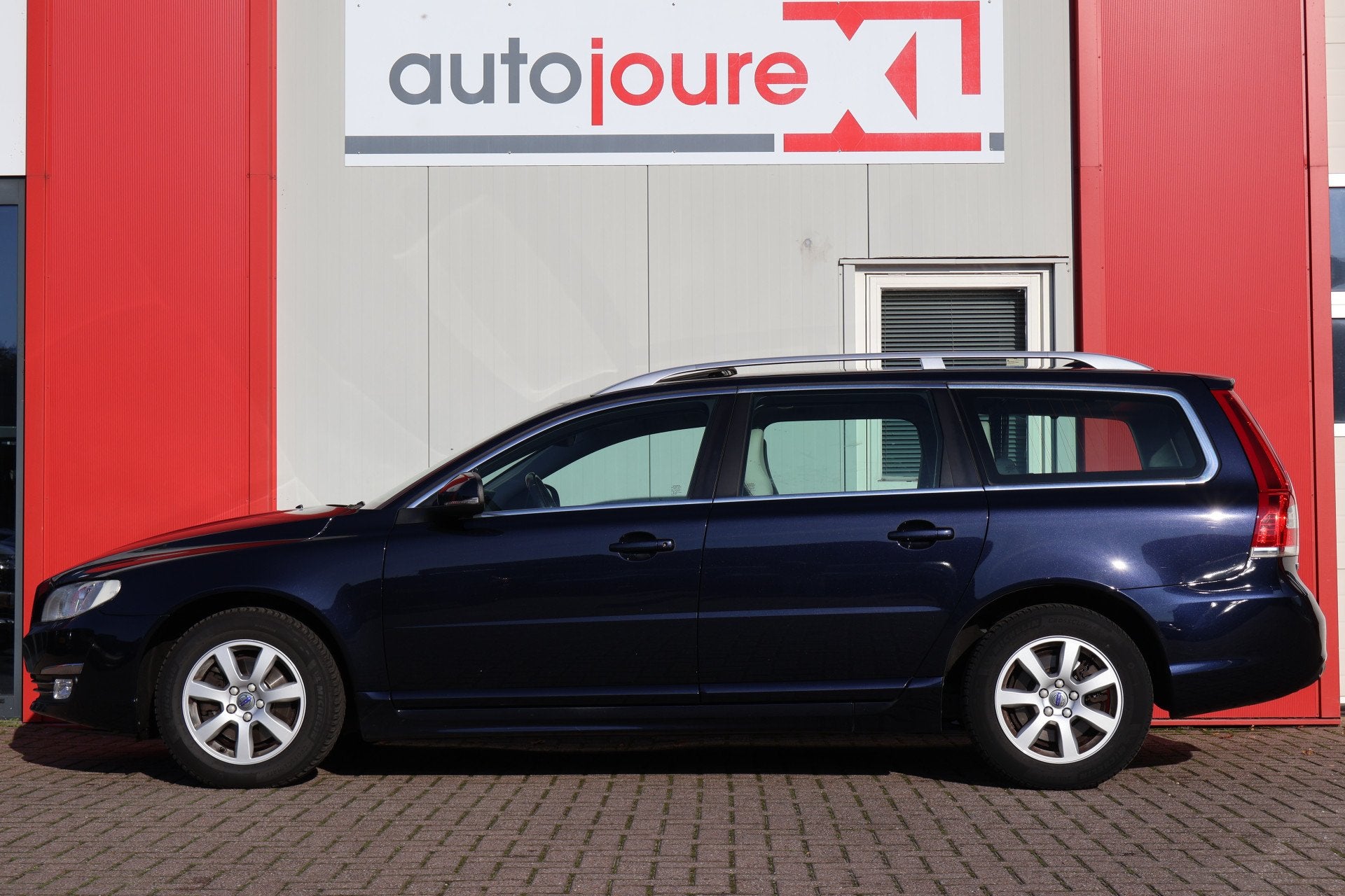 Volvo V70 2.0 D3 Inscription Edition | Leder | Schuif -/ Kan, Voorwielaandrijving, 4 cilinders, Blauw, 1570 kg